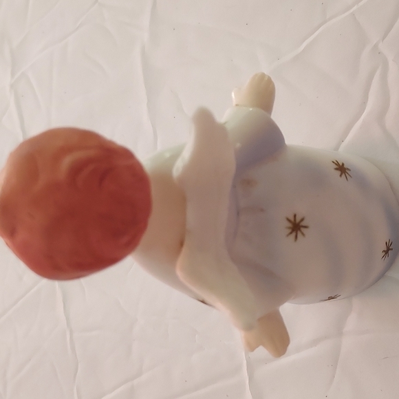 Porcelain Kissing Angels by SB made in Japan,over 3 inches H x 2 1/2 inches W - Picture 9 of 15